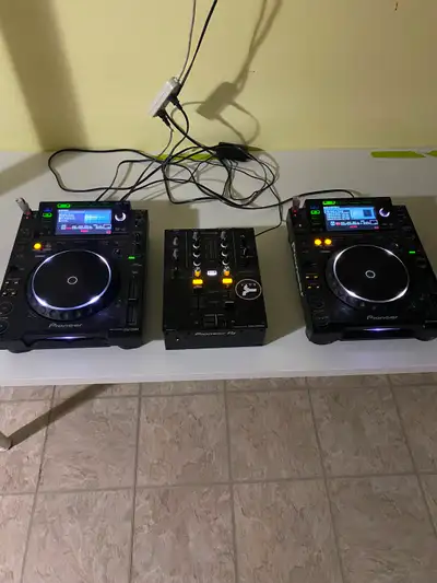 Pioneer Cdj’s 2000 pioneer DJM 250 MK2 mixer, View more