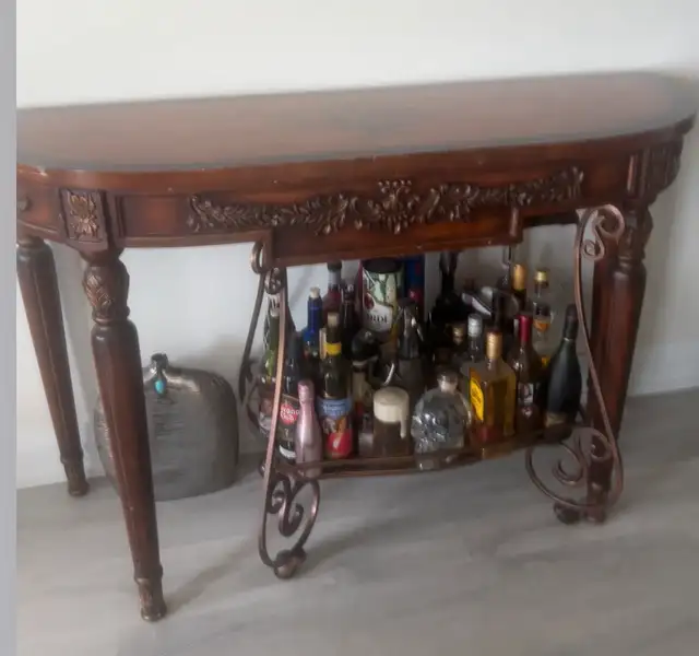 antique table in Other Tables in Markham / York Region - Image 2