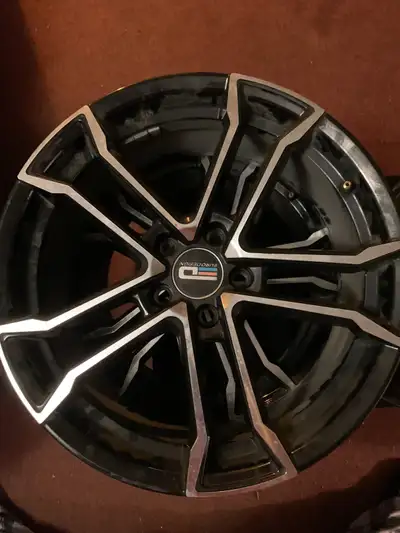 18'' 4 Rims. Boll pattern in the last photo. No Rust no damage like new, I had them for 2 Summers. M...