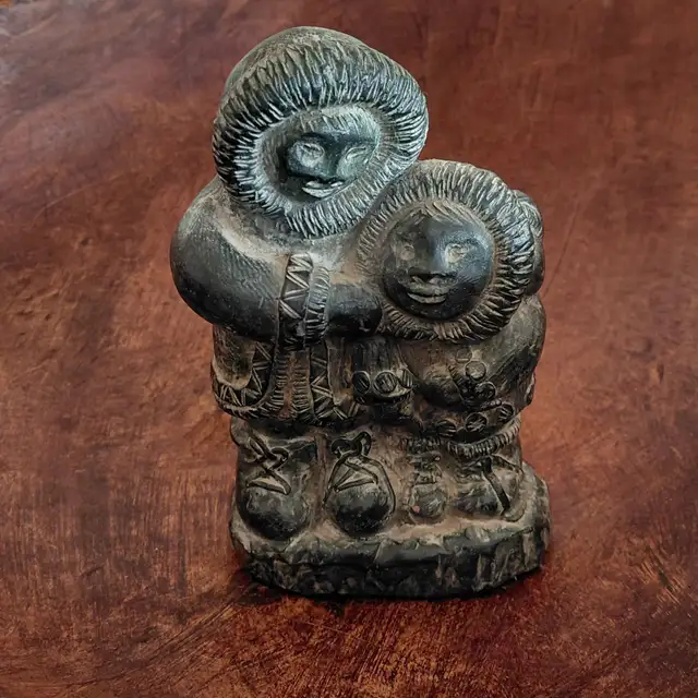 Vintage Inuit Art Sculpture in Arts & Collectibles in Markham / York Region - Image 2