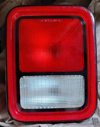 TAIL LIGHT ASSEMBLY (OEM) for JEEP GLADIATOR. FITS REAR PASSENGER SIDE. FITS 2020, 2021, 2022, 2023...