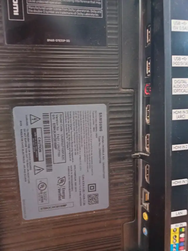 2 Smart TV 48" (1 works and 2nd has issue on screen) in TVs in Ottawa - Image 6