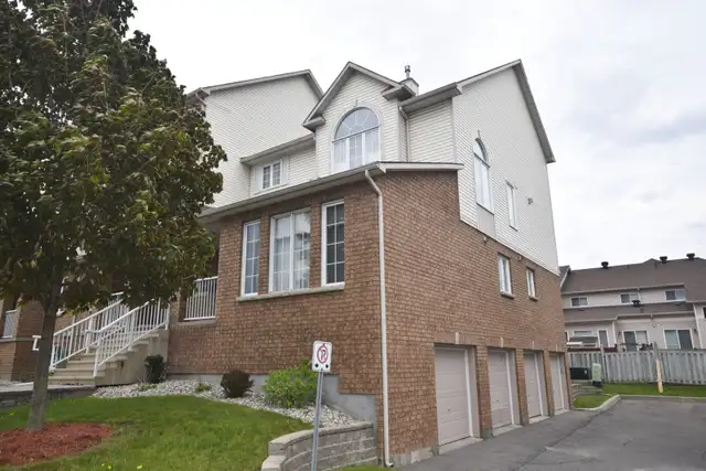 Bright 2 Bedroom Townhouse | Garage | Walk to Blair LRT