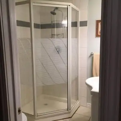 Private room and Separate bathroom  in Room Rentals & Roommates in Barrie - Image 7