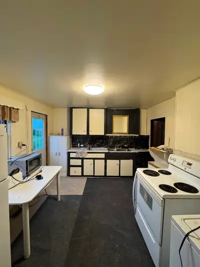 Newly Renovated Rooms for Rent – Sydney (Ashby / Whitney Pier) Looking for professional workers or s...