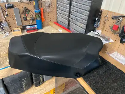 Use skidoo single seat for sale, minor blemishes, but repaired. Fits assorted types of skidoo models...