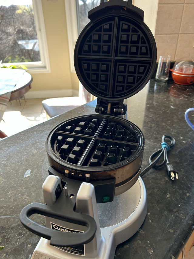 CUISINART RESTAURANT STYLE WAFFLE MAKER in Toasters & Toaster Ovens in Mississauga / Peel Region - Image 4