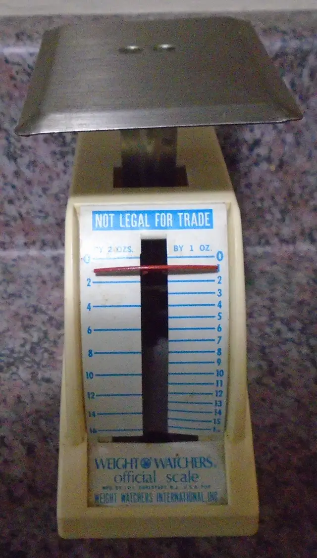 vintage Weight Watchers kitchen scale in Arts & Collectibles in City of Halifax - Image 3