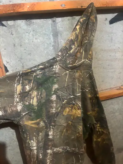 Real Tree camo sweater; size M, View more