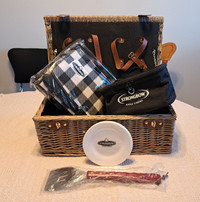 NEW Suitcase style wicker picnic basket