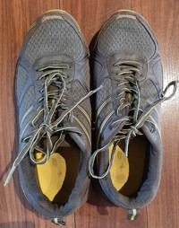 Mens size 8 Grey/Blue shoes
