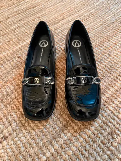Wishbone Shoes Size 11, View more