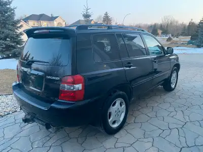 Luxurious, reliable, roomy and powerful SUV with NO RUST, All Wheel Drive, heated leather seats 3rd...
