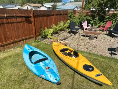 550$ for both kayaks Or 200$ for the blue 8’ one and 350$ for the yellow 10’ one. Located on manning...