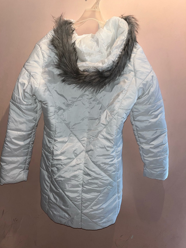 Weatherproof women’s winter coat /manteau d’hiver femmes (blanc) dans Femmes - Hauts et vêtements d'extérieur  à Ville de Montréal - Image 3
