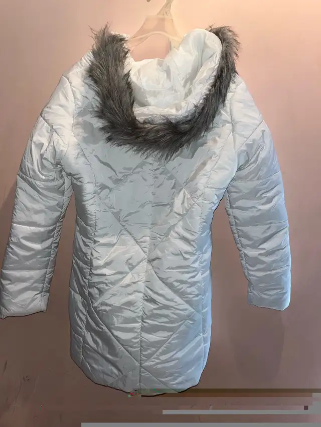 Weatherproof women’s winter coat /manteau d’hiver femmes (blanc) in Women's - Tops & Outerwear in City of Montréal - Image 4