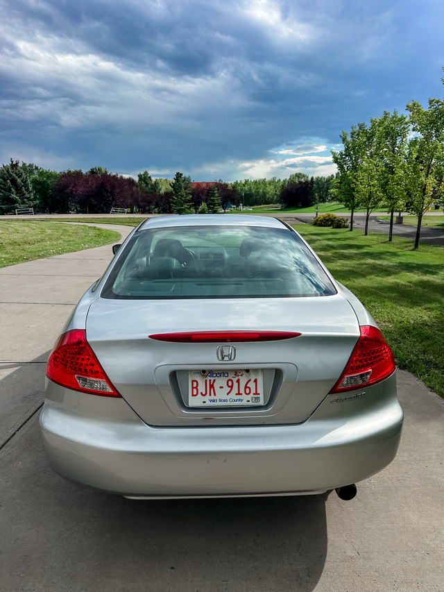 2007 Honda Accord Manual/leather/sunroof/tires in Cars & Trucks in Calgary - Image 2