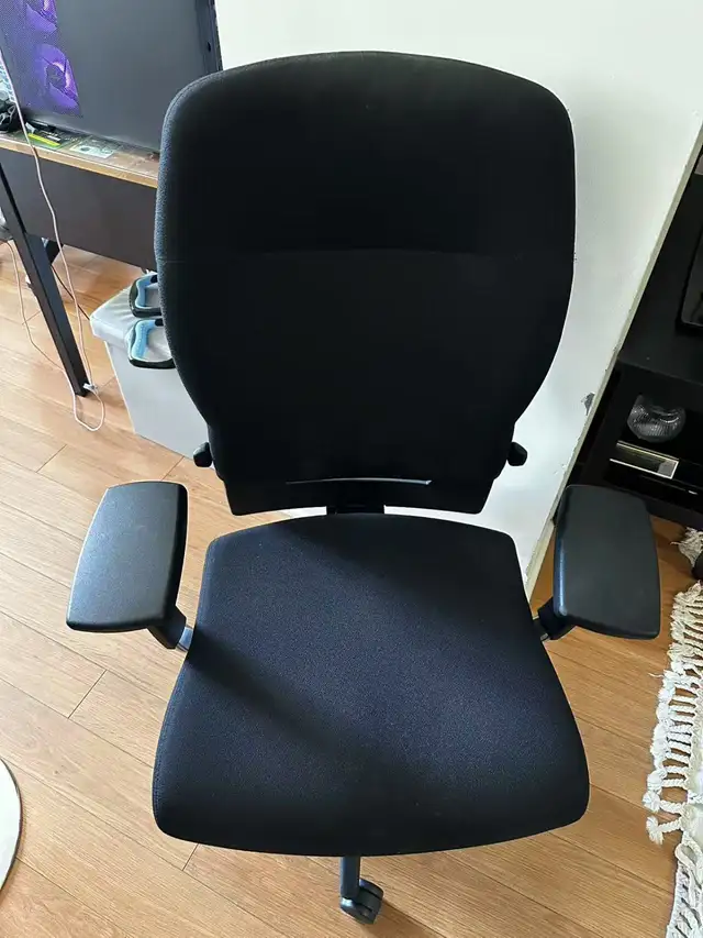 Office Chairs(4), Vanity table(1), auto cleaner(1), dog bed(1)63683038378243120