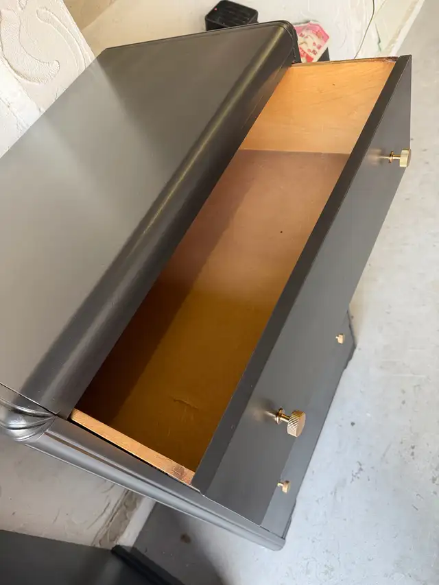 Solid Wood 4-Drawer Dresser in Dressers & Wardrobes in Kelowna - Image 4