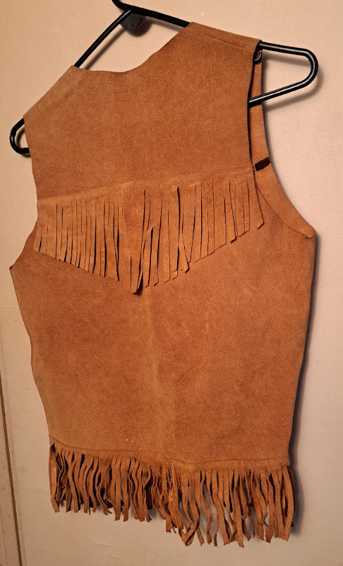 Fringed Suede Vest-Mens circa 1972 in Arts & Collectibles in Oshawa / Durham Region - Image 2