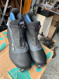Man’s Solomon size 7.5 Nordic Boots 
