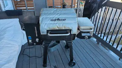BBQ aux granules Camp Chef Pro SG24 avec accessoire Sear Box. bonbonne non inclus. excellent pour fu...
