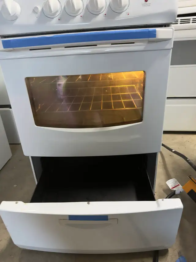 24” GE COIL TOP ELECTRIC STOVE APARTMENT SIZE  in Stoves, Ovens & Ranges in City of Toronto - Image 3