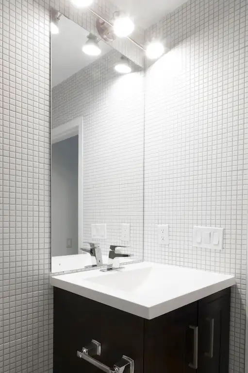 8 Colborne Street - 1 bd/1bth luxury property - Investor Dream!, photo 2 of 4