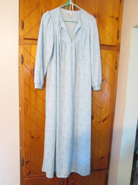 ladies light blue nightgown (10/12) new - never worn