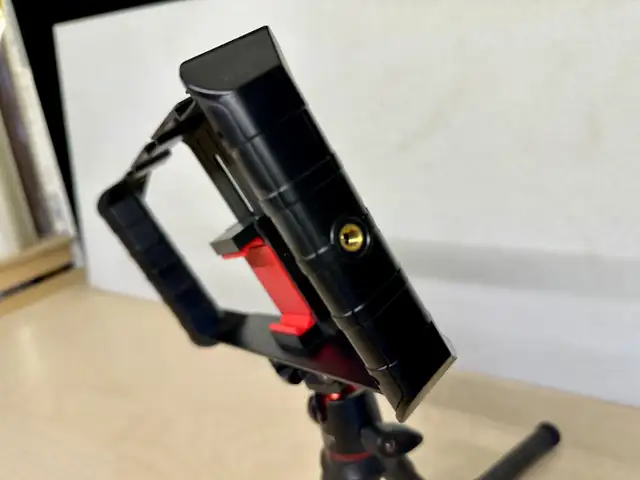 Ulanzi Tripod + Smartphone Cage in Cameras & Camcorders in City of Toronto - Image 5