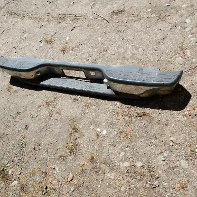 bumper off a 2004 chev 2500 duramax plastic covers are good shape bumper not so much