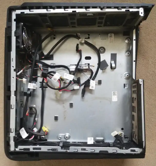 Alienware X51 R2 / R1 Gaming Case with a Case Fan / RGB / Wires ...