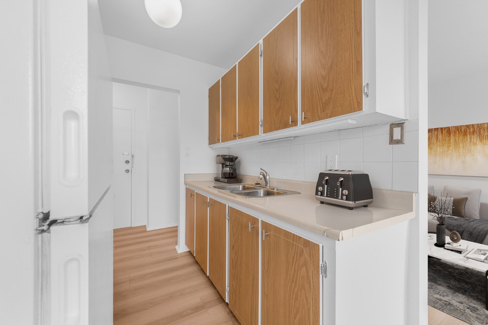 Newly Renovated 1 Bedroom Unit-Queenston & RedHill! 4