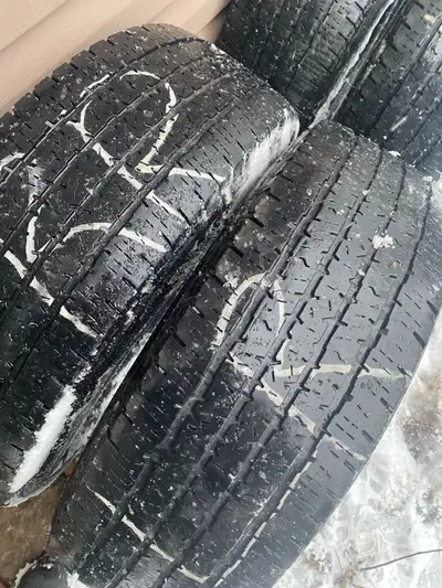 These tires came off my 2024 ,3/4 ton, Dodge ram. There is 31000 KMs on them. There all season. I bo...