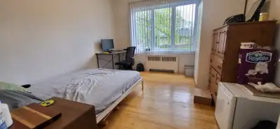 Libre maintenant ou 1er août voisine Cégep Garneau pour étudiant(e non fumeur(euse), 590.$ par mois...