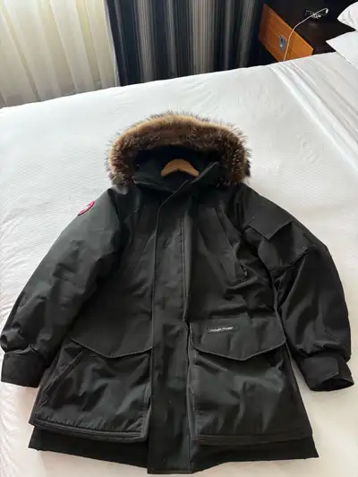 Like new mint condition fur can be easily removed asking $500.00 obo SIZE (Men’s Medium)