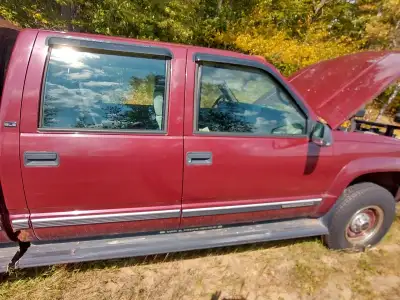 Hard to find combination: Heavy Duty 1 Ton 4-door 6-seater 1998 4x4 OBS GMC Sierra K3500, 5.7L truck...
