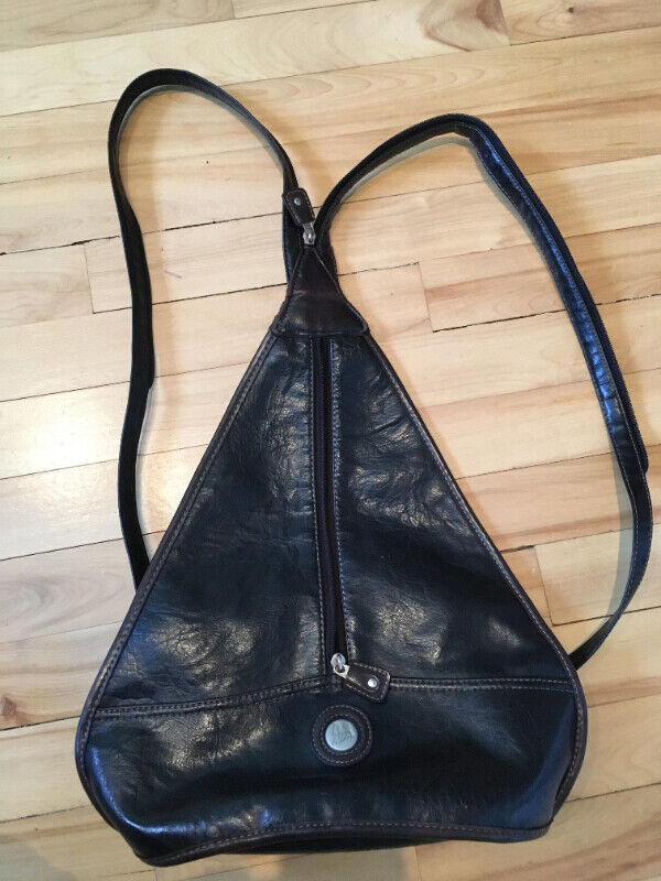 Sac à main (sac à dos) en cuir noir/brun dans Femmes - Sacs et portefeuilles  à Ville de Montréal