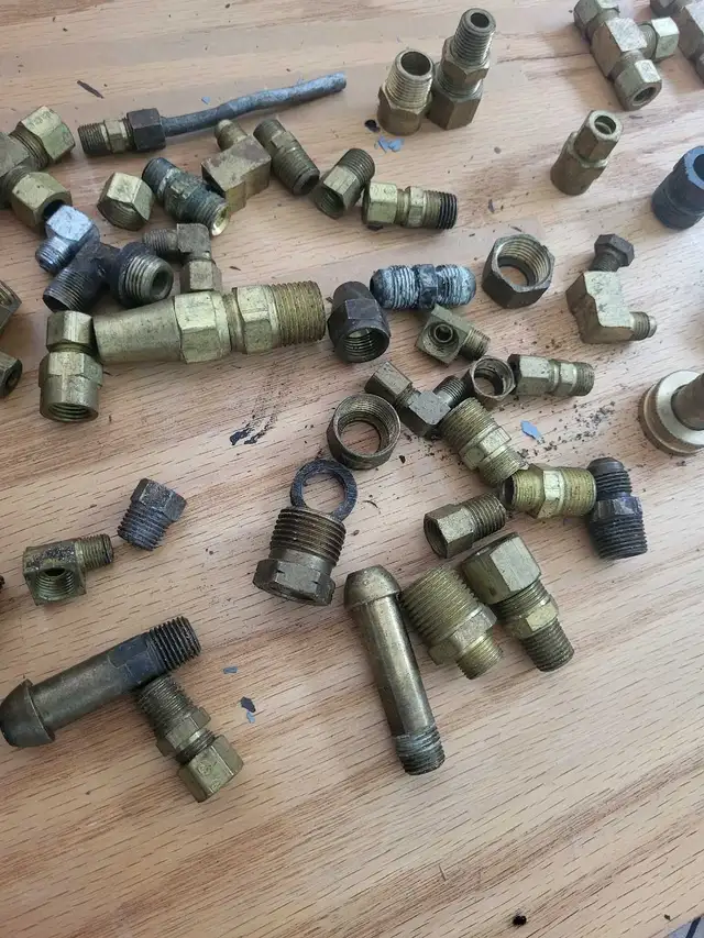 Assorted Brass Fittings in Other in Belleville - Image 4