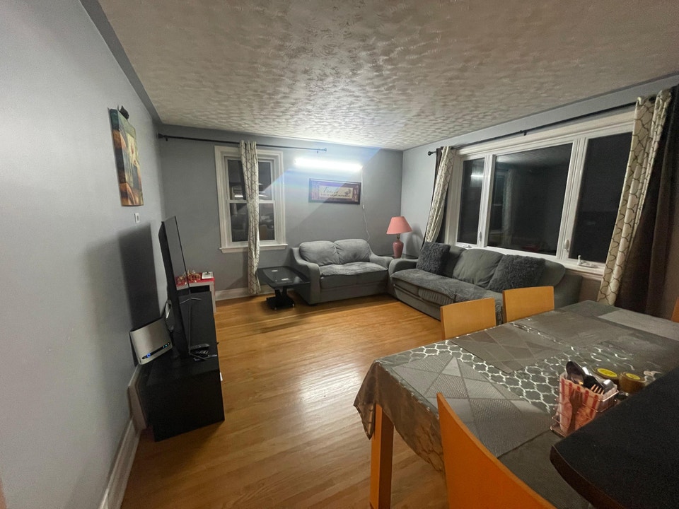 3 bedroom 1 wash room house main unit for rent from Oct 3