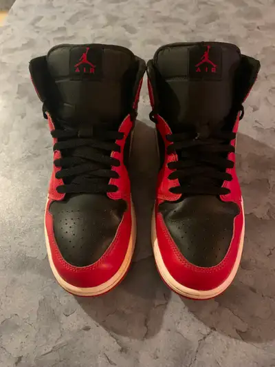 Men's size US 10 in very good condition.
