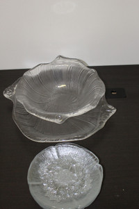 BEAUTIFUL GLASS SALAD BOWL WITH 6 GLASS DESERT,SALAD DISHES