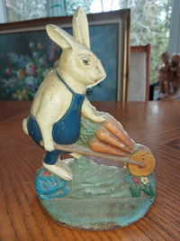 Large vintage cast iron 9.5" by 7" Bunny Rabbit with Carrots on