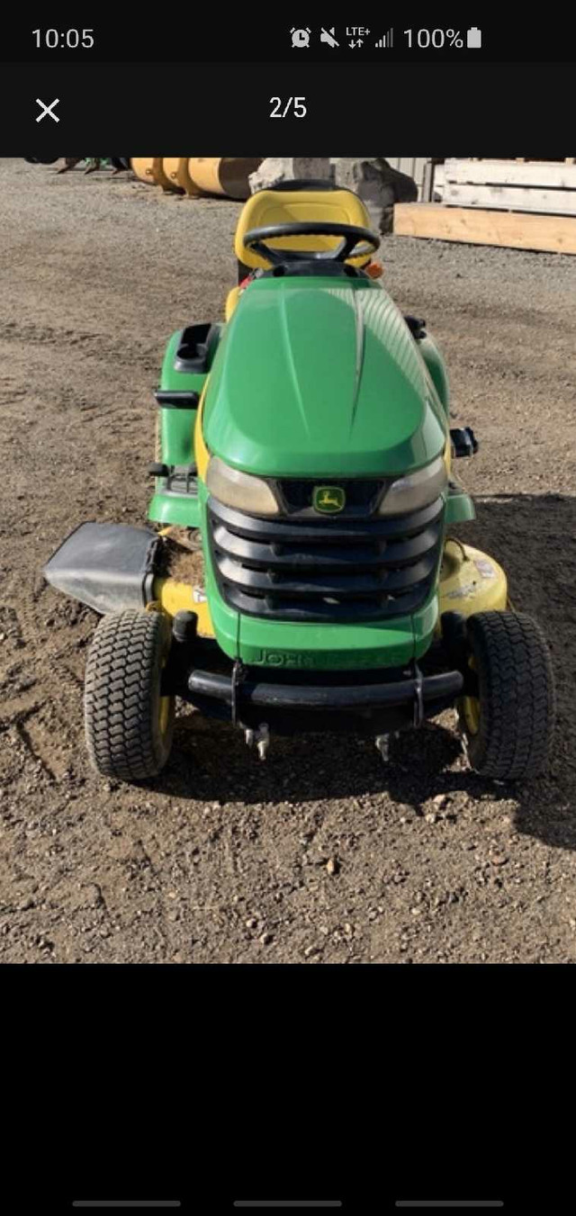 John Deere X300 garden tractor with 42" mower deck Only 110 hrs! in Lawnmowers & Leaf Blowers in Muskoka - Image 2