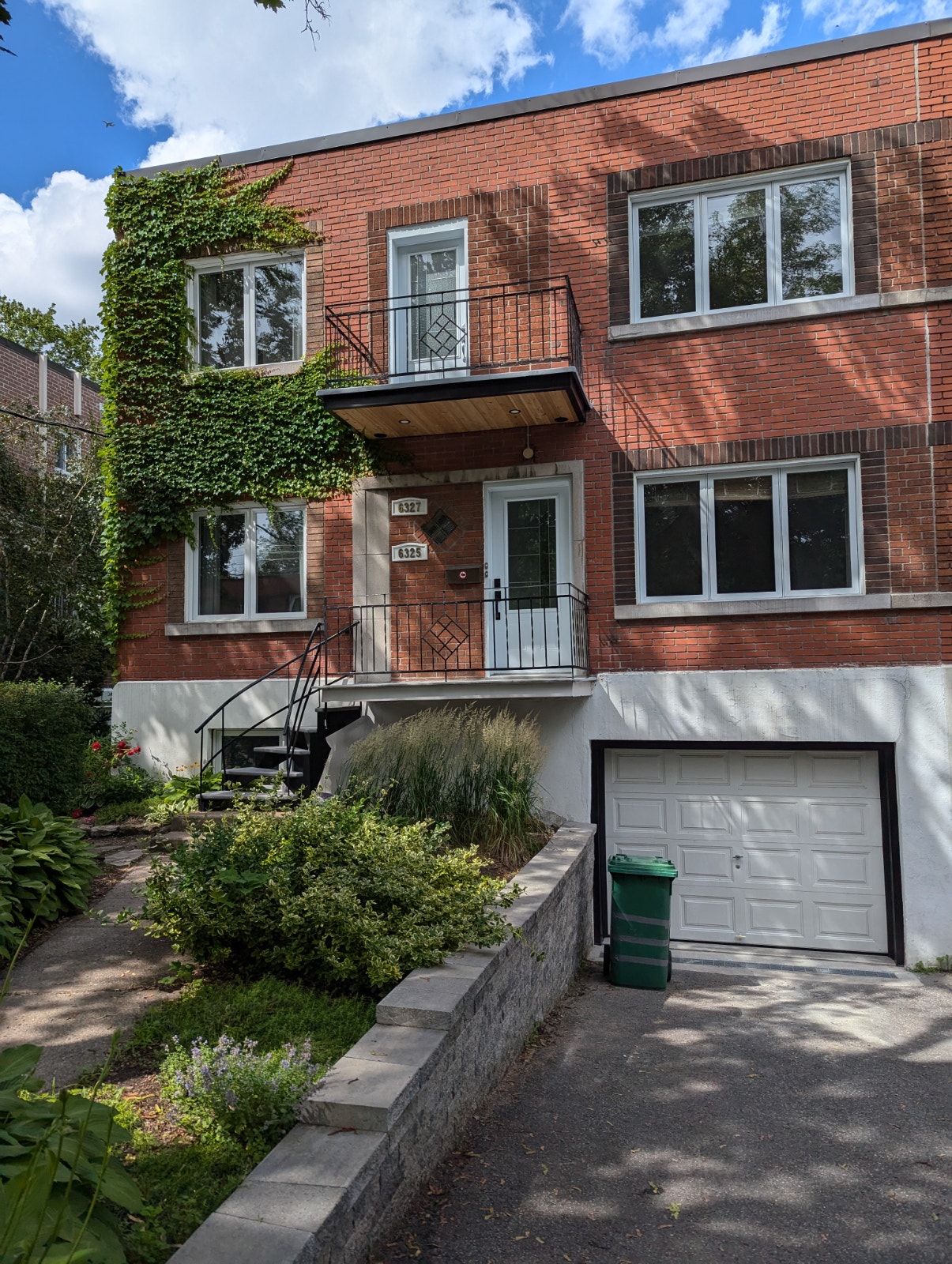4½ meublé tout inclus – 2 chambres – Disponible – 1990$/mo — photo 2