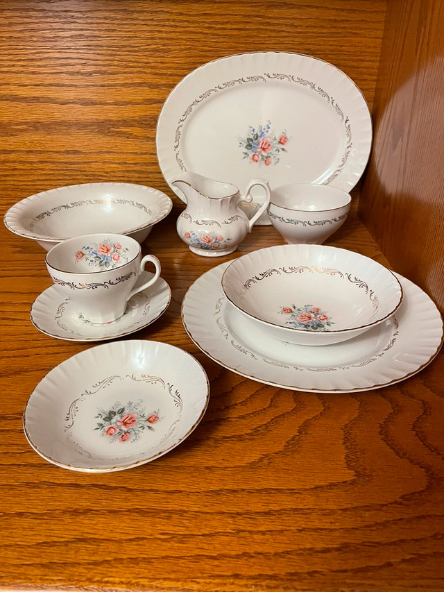 China dish set in Kitchen & Dining Wares in Thunder Bay