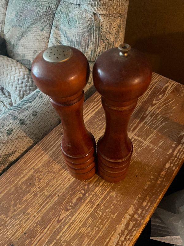 Salt and pepper mill in Kitchen & Dining Wares in Lethbridge - Image 2