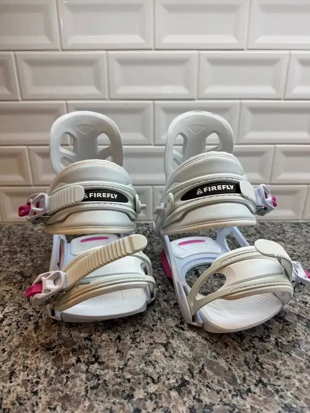 women’s Firefly snowboard bindings in Snowboard in Markham / York Region - Image 2