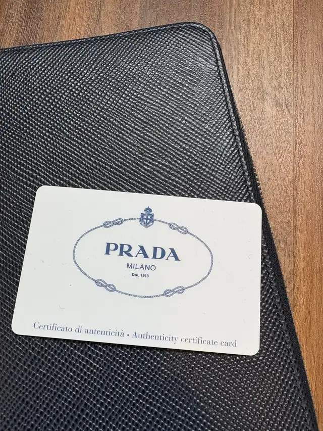 Prada Saffiano blue large wallet unisex in Women's - Bags & Wallets in City of Toronto - Image 6