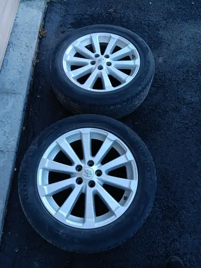 Toyota Venza - 4 Rims + 4 tires for sale All-season tires in good condition Aluminium Rims /mags OEM...